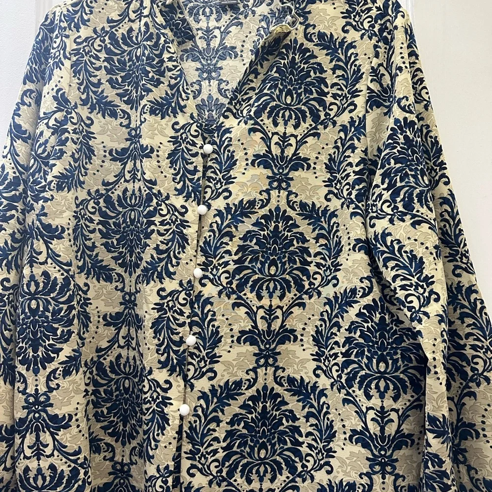 Women Blouse - Picture 2 of 8